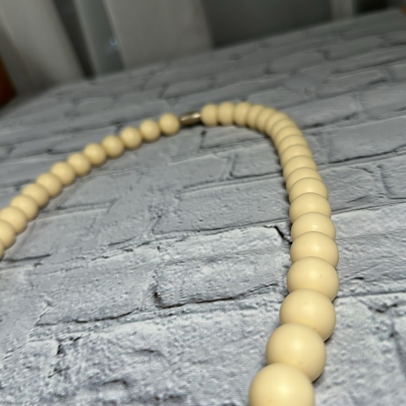 Chew Beads Jane Necklace Ivory off White Cream 30” - Picture 4 of 8